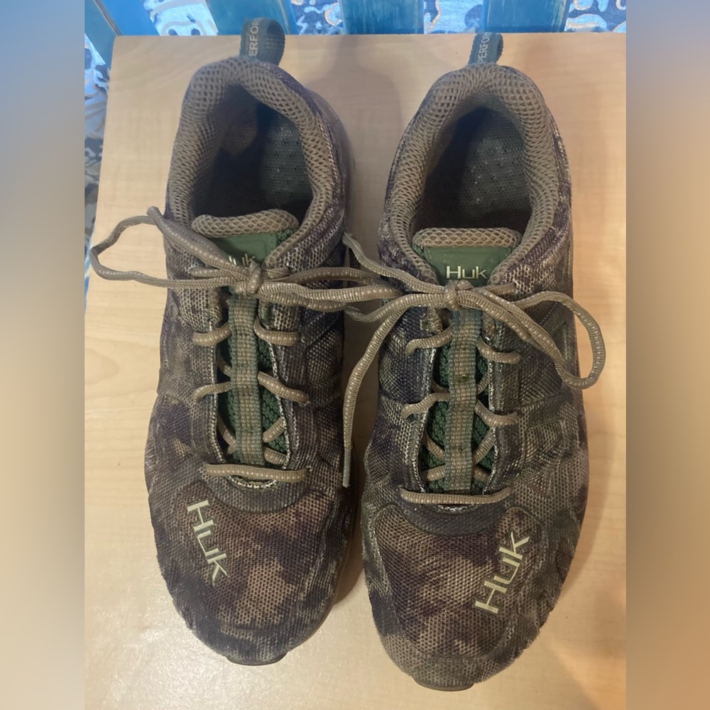 HUK camo shoes size 9